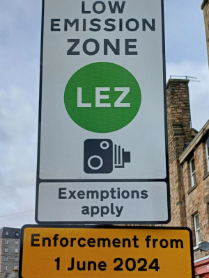 Image of a sign showing the entrance to the Low Emission Zone
